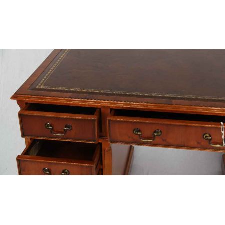 "Pedastal Desk" Schreibtisch in Eibe - ebenfalls in Mahagoni erhältlich