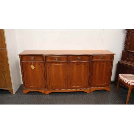 "Breakfront Sideboard" in Eibe handpoliert