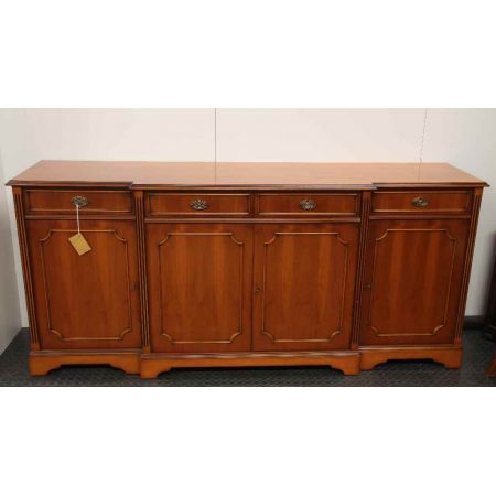 "Breakfront Sideboard" in Eibe handpoliert