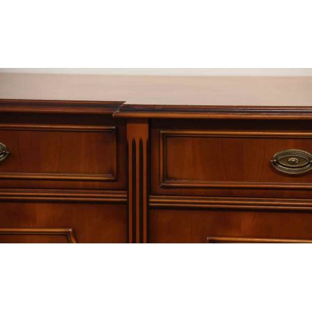 "Breakfront Sideboard" in Eibe handpoliert