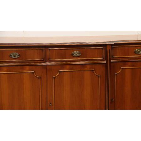 "Breakfront Sideboard" in Eibe handpoliert