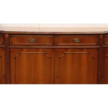 "Breakfront Sideboard" in Eibe handpoliert