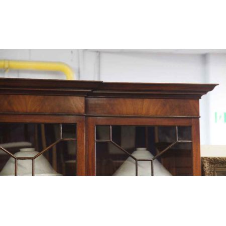 "Breakfront" Vitrineschrank Bücherschrank aus Mahagoni