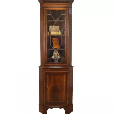 Eleganter Regency Eckschrank mit Verglasung