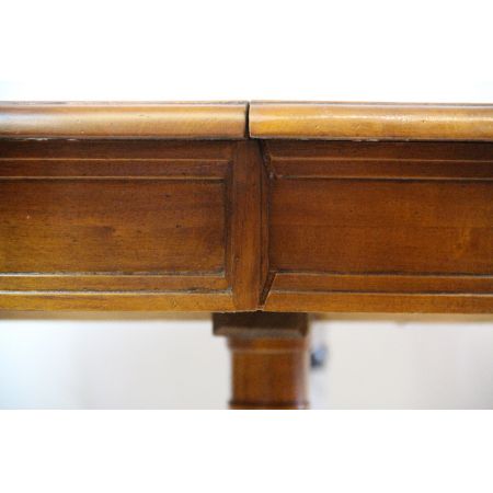 Ausziehtisch aus Mahagoni Massivholz mit Patina und 4 Einlegböden