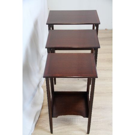 Nest of tables Tisch set aus Mahagoni Original aus England 1880