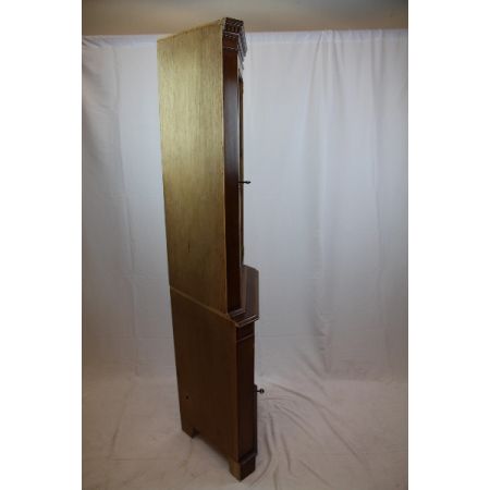 Eckvitrine aus Eibe corner Cupboard aus England mit Patina