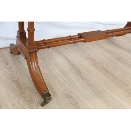 Schreibtisch aus Eibe / Ladies desk mit grünem Leder