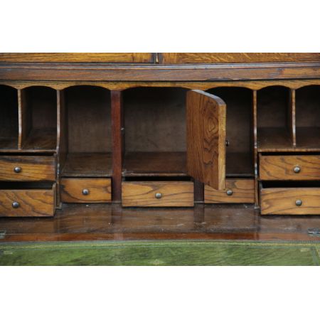 Antiker Aufsatzsekretär aus massivem Eichenholz im Jacobean Stil