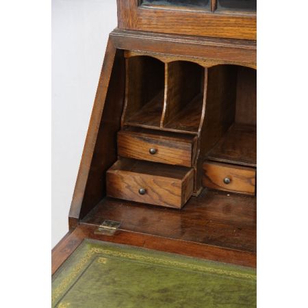 Antiker Aufsatzsekretär aus massivem Eichenholz im Jacobean Stil