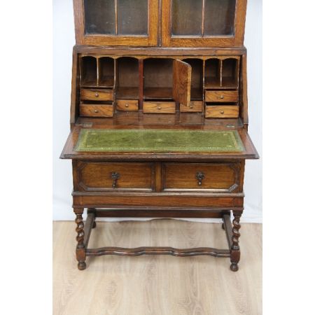 Antiker Aufsatzsekretär aus massivem Eichenholz im Jacobean Stil