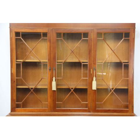 Eibe bookcase Bücherschrank Vitrinenschrank Bücherschrank in Eibe