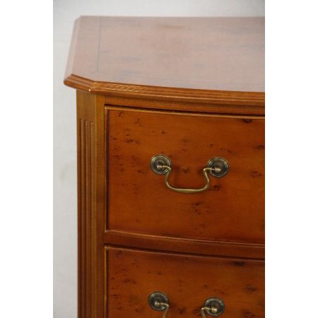 Eibenholz Bowfront Kommode mit Patina