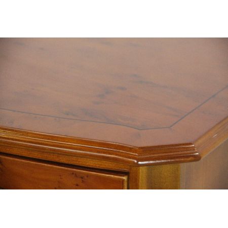 Eibenholz Bowfront Kommode mit Patina