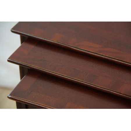 Original englisches Edwardian Nest of Tables, Massivholz Mahagoni