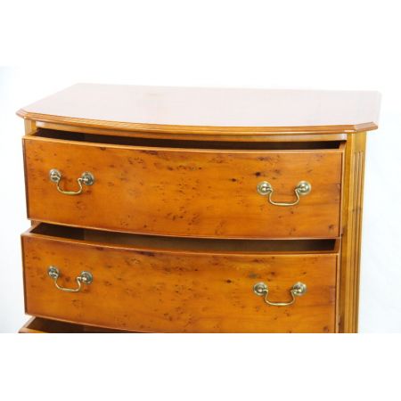 Eibenholz Bowfront Kommode mit Patina