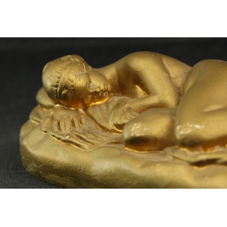 Figur Frau schlafend