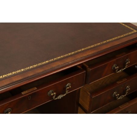 Englischer Mahagoni Schreibtisch mit Ledereinlage