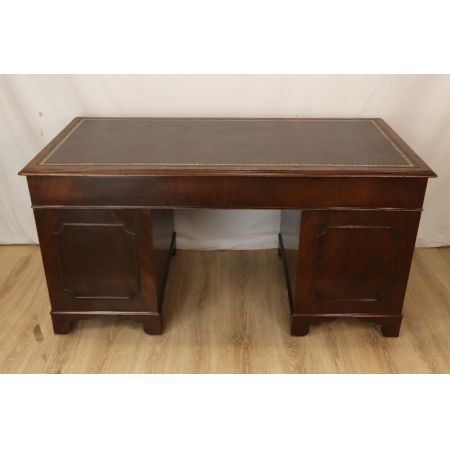 Englischer Mahagoni Schreibtisch mit Ledereinlage