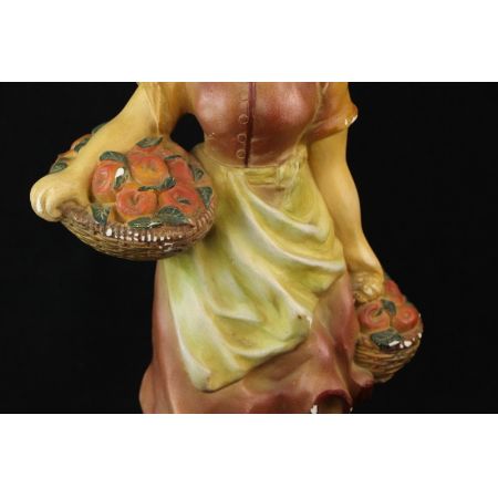 Figur Mädchen Apfel Körbe  France Antik