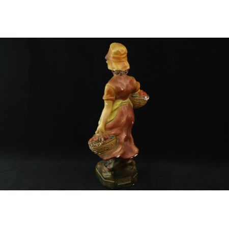 Figur Mädchen Apfel Körbe  France Antik