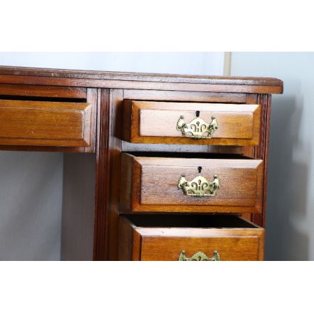 Antiker Schreibtisch aus Mahagoni