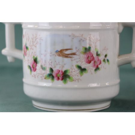 Antiker Behälter aus Porzellan mit floraler Bemalung, Goldrand