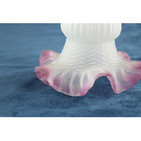 Antiker Floraler Lampenschirm aus Milchglas