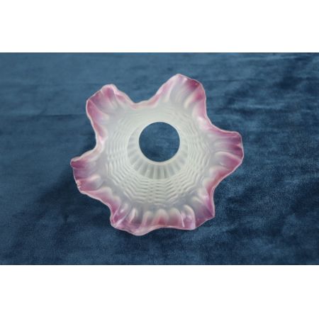 Antiker Floraler Lampenschirm aus Milchglas