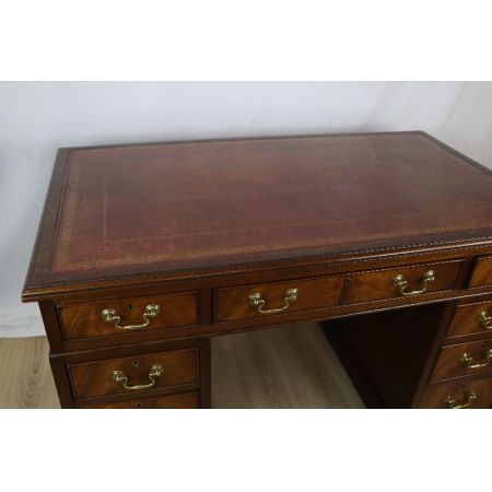 Antiker Schreibtisch/ pedestal desk aus massivem Mahagoni mit Lederplatte