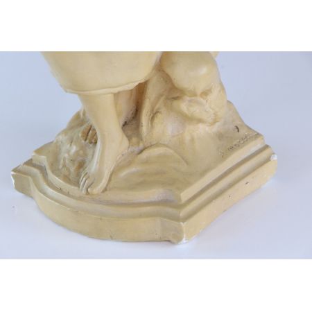 Antike Skulptur aus Frankreich "Sitzende Frau"