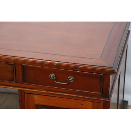 Englischer Mahagoni Schreibtisch/  Pedestal Desk mit 9 Schubladen