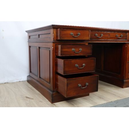 Englischer Mahagoni Schreibtisch/  Pedestal Desk mit 9 Schubladen