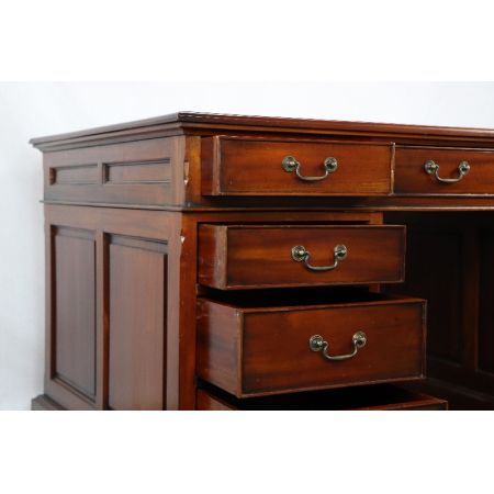 Englischer Mahagoni Schreibtisch/  Pedestal Desk mit 9 Schubladen