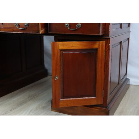 Englischer Mahagoni Schreibtisch/  Pedestal Desk mit 9 Schubladen
