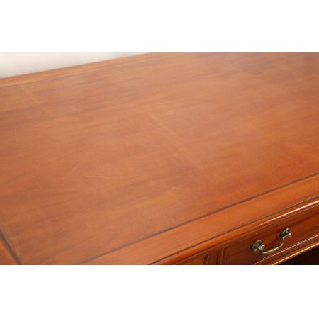 Englischer Mahagoni Schreibtisch/  Pedestal Desk mit 9 Schubladen