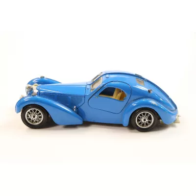 Antikes Automodell: Bugatti T57 Atalante, hellblau, ca. 1935