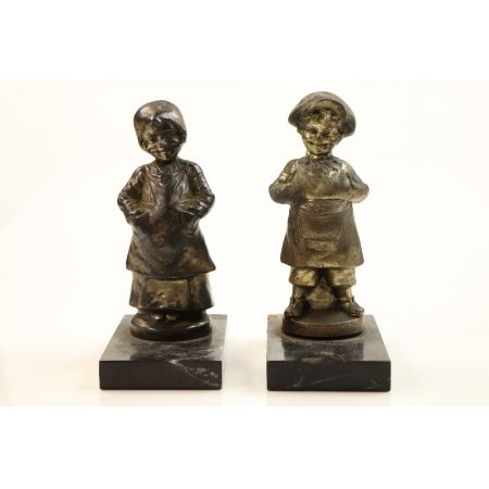 Antikes Paar Metall Skulpturen auf schwarzem Marmor