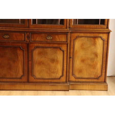 Eleganter Regency Breakfront Bookcase/ Vitrinenschrank