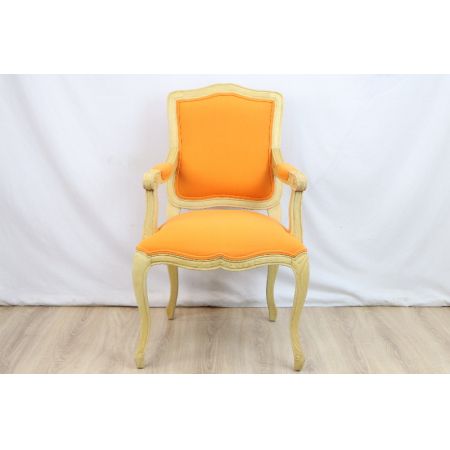 Armlehnstuhl im Victorian Style – Oranger Polsterstuhl mit klassischer Linienführung