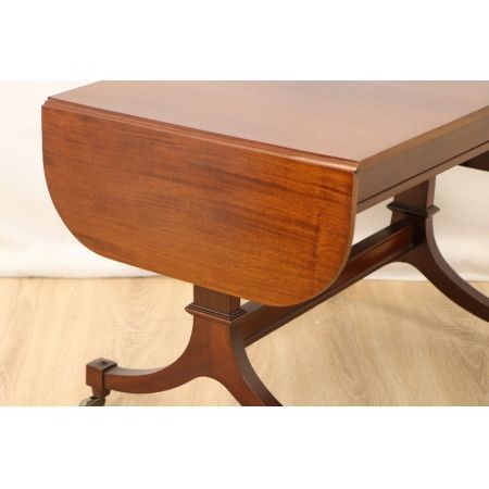 Sofatisch, Kaffeetisch / Coffee Table, Mahgoni, aus England mit Patina