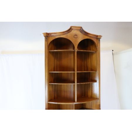 Antikes Corner Cupboard aus Mahagoni und Nussbaum, England 1900