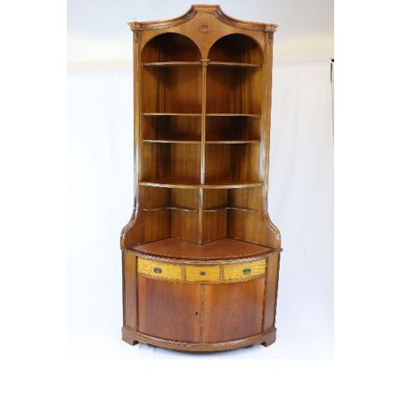 Antikes Corner Cupboard aus Mahagoni und Nussbaum, England 1900