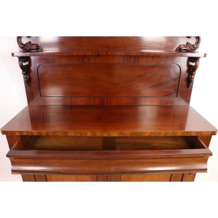 Antikes Chiffonnier/ Sideboard mit aufwendigen Schnitzereien