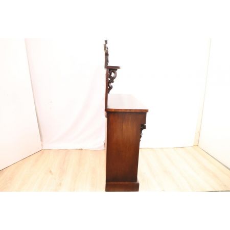 Antikes Chiffonnier/ Sideboard mit aufwendigen Schnitzereien