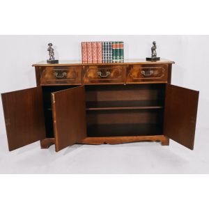 Klassisches englisches Sideboard mit Bracket Feet, in Mahagoni