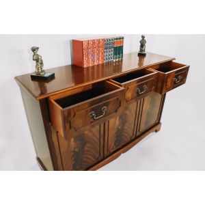 Klassisches englisches Sideboard mit Bracket Feet, in Mahagoni