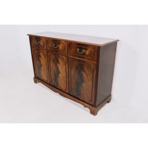 Klassisches englisches Sideboard mit Bracket Feet, in Mahagoni