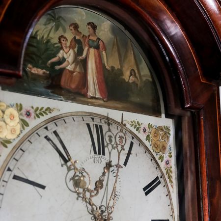 Viktorianische Pendeluhr aus edlem Mahagoni mit handgefertigtem Emaille-Ziffernblatt