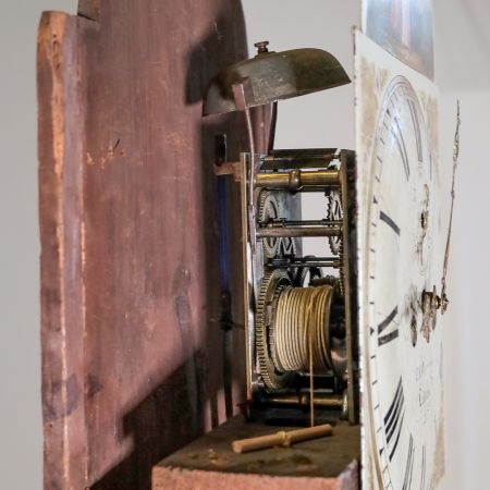 Viktorianische Pendeluhr aus edlem Mahagoni mit handgefertigtem Emaille-Ziffernblatt